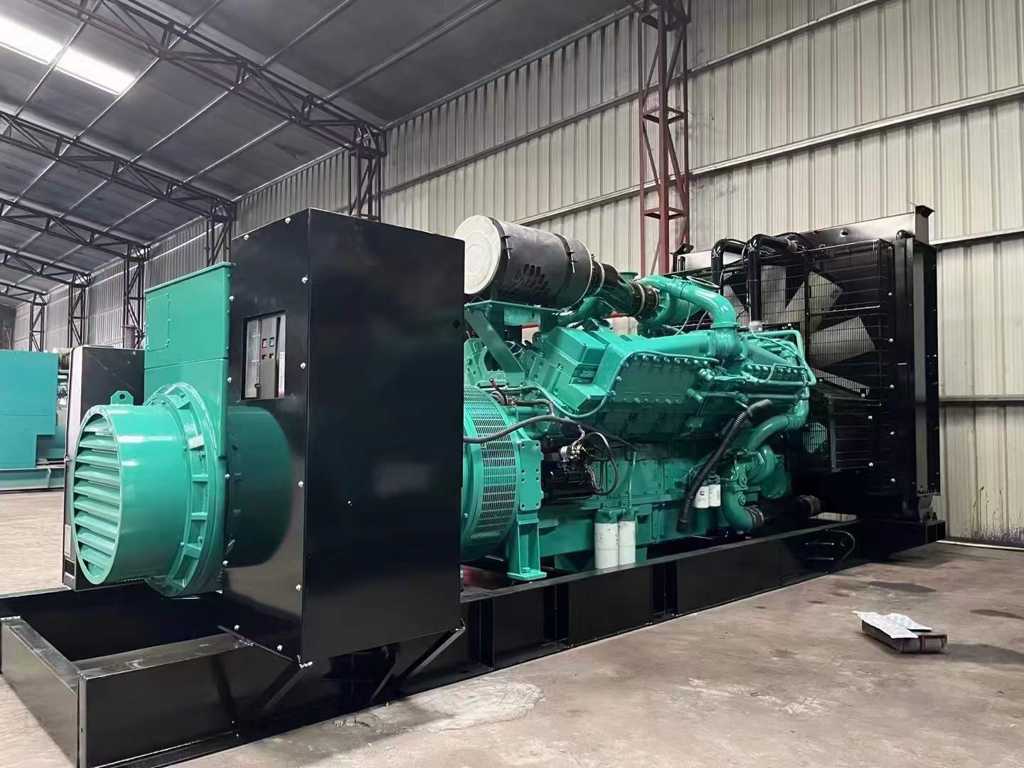 梁溪如何降低 800kW 柴油发电机输出电流的波动？